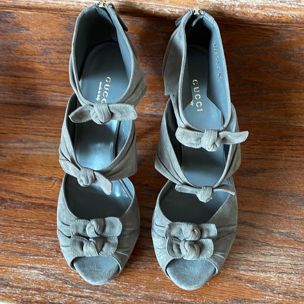Gucci suede heels size 7